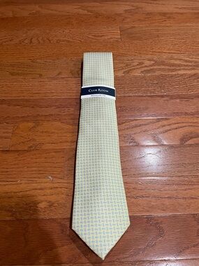 Club Room regular tie NWT yellow and light blue